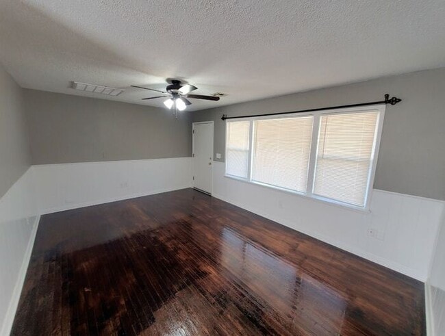 Building Photo - 2 Bed 1 Bath Home in the Bill Atkinsons Ra...