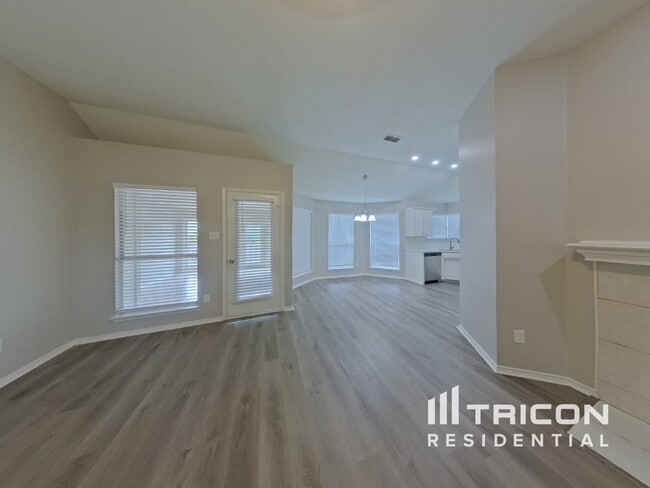 Building Photo - 6301 Brookhaven Trail
