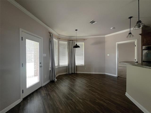 Building Photo - 710 Wolf Creek