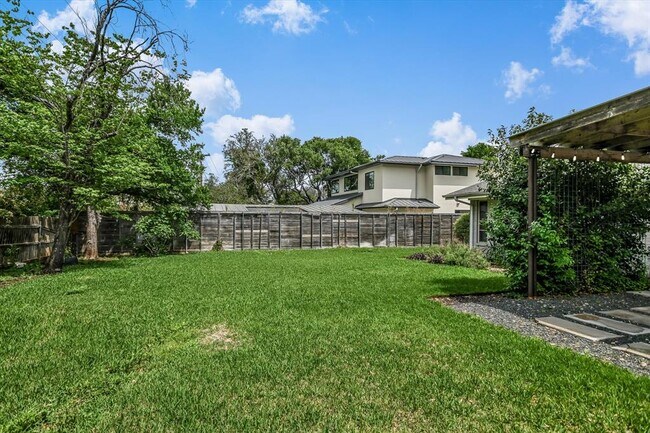 Building Photo - 306 Briarwood Trail
