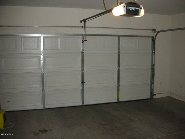 Building Photo - 146 E Catclaw St