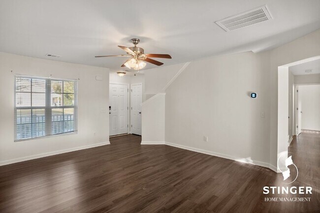 Building Photo - 98 Shadow Moss Dr