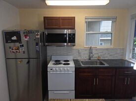 Building Photo - 2407 Saint Louis Dr