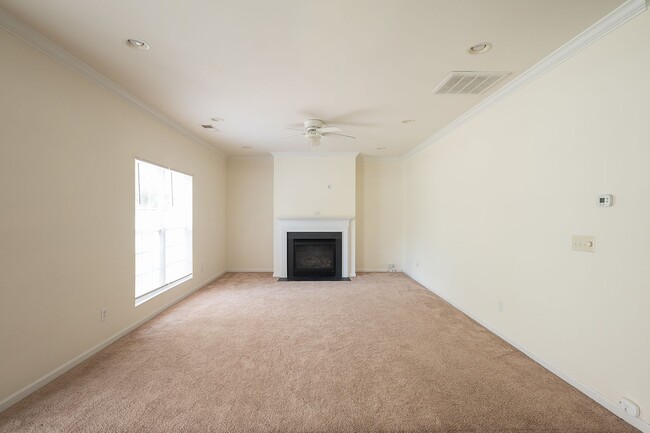 Building Photo - Spacious beautiful 4 bedroom 2.5 bath home  In Greensboro with an office/upstairs loft/ sunroom/ ...