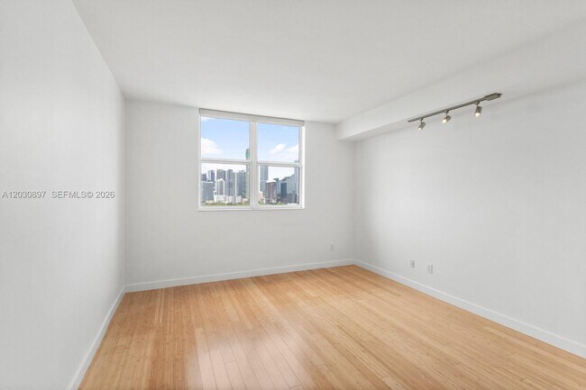 Building Photo - 2475 Brickell Ave