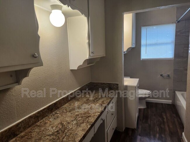 Building Photo - 7009 Corona Dr