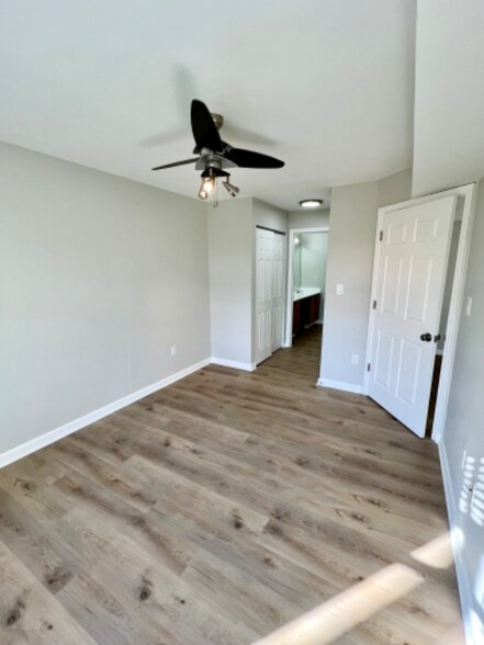 Building Photo - 14000 Farnsworth Ln