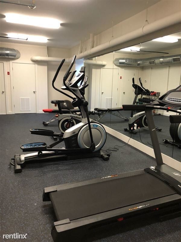 Building Photo - Studio, 1 bath Apartment - State St