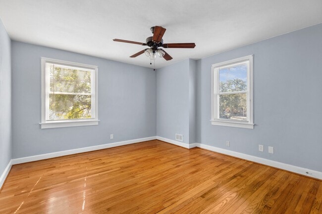 Building Photo - 1200 Little Bay Ave