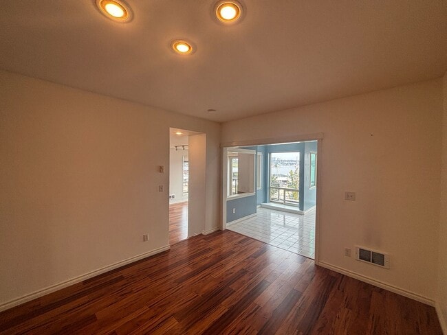 Building Photo - Great Priced Westlake Condo with Electric ...