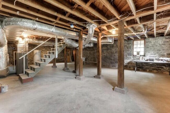 Building Photo - 828 Kirkwood Ave