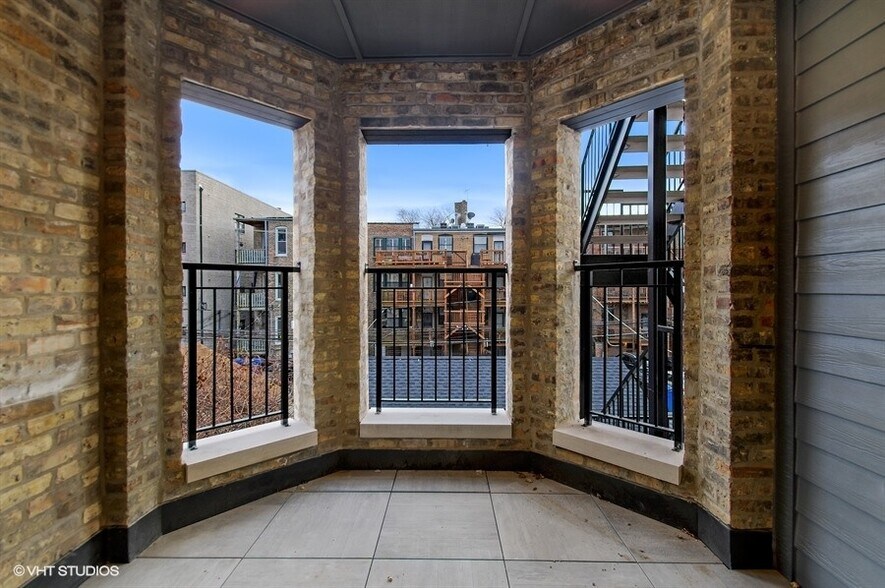 Building Photo - 631 W Wellington Ave