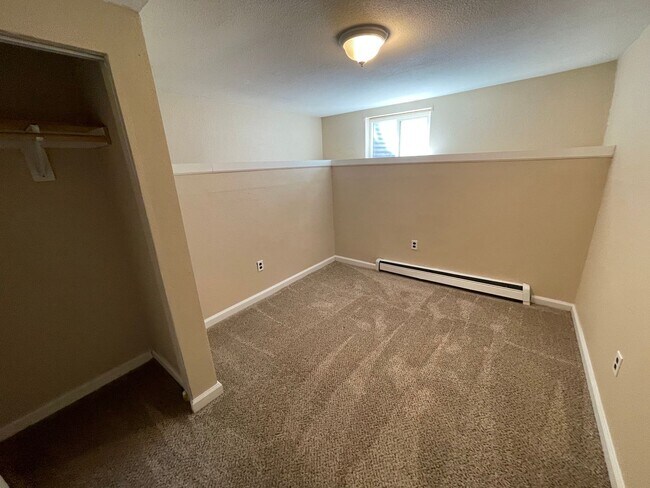 Building Photo - 616 Zion Dr
