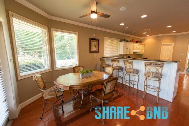 Building Photo - 48 Dartmouth Dr