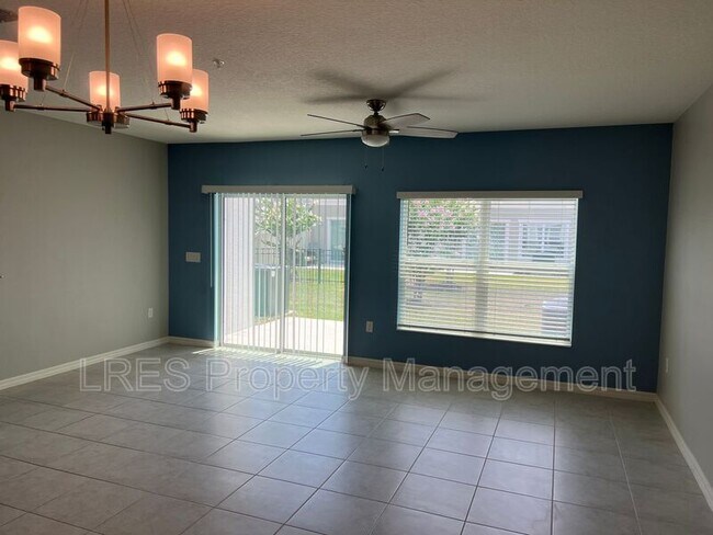 Building Photo - 2271 Hollyberry Wy