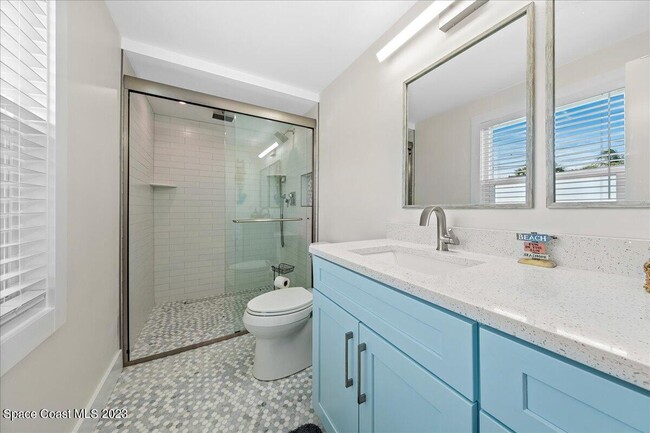 Building Photo - 7801 Ridgewood Ave