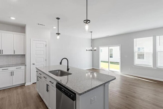 Building Photo - 51 Pansy Pk