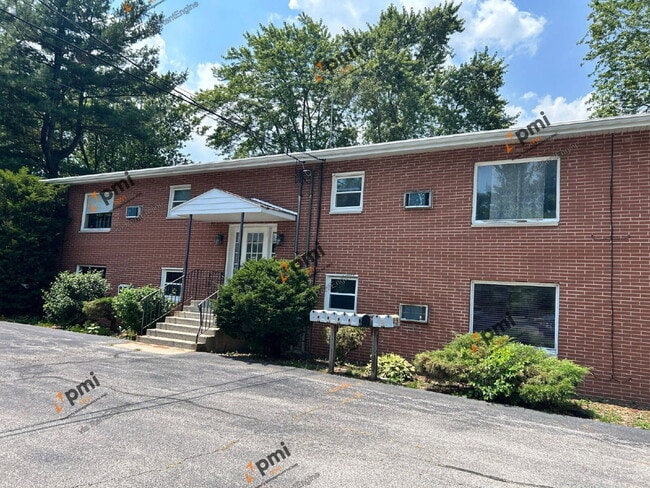 Building Photo - 660 N Hobart Rd