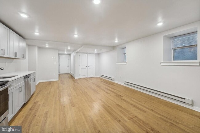 Building Photo - 4300 Chestnut St