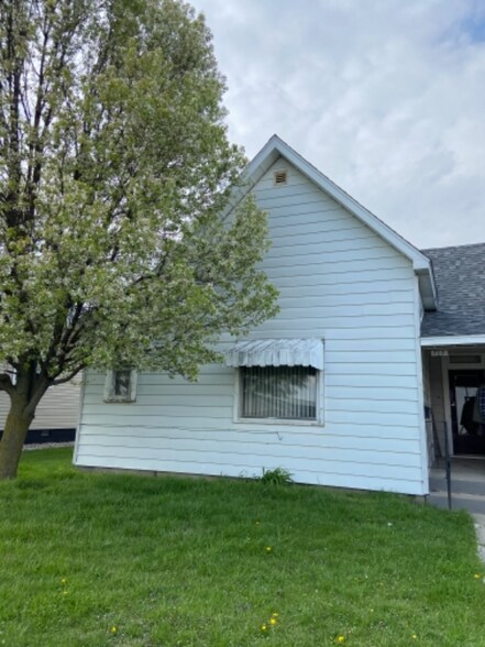 Primary Photo - 722 E Washington St