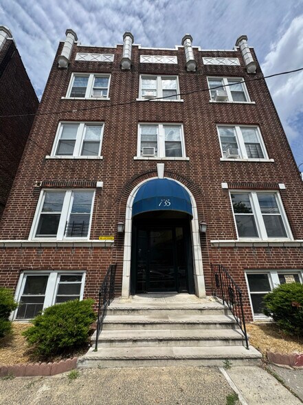 Building Photo - 735 Avenue A