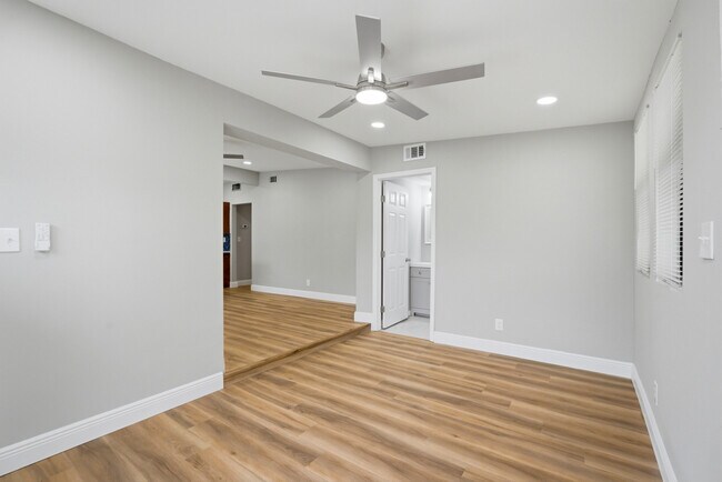 Building Photo - 937 La Marche Dr