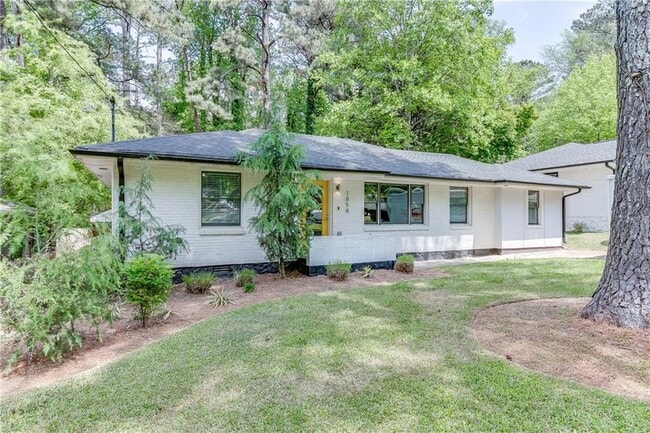 Building Photo - 1858 Longdale Dr