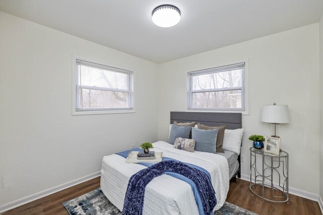 Building Photo - 2121-2123 Fairfax Road