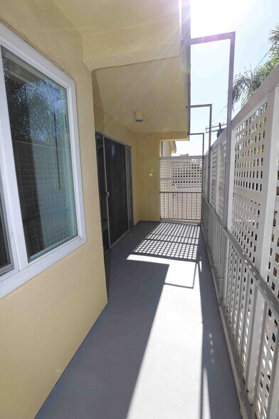 Building Photo - 1025 S Sherbourne Dr