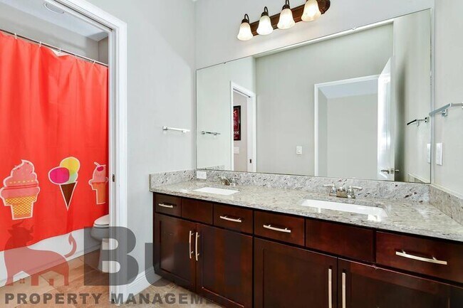 Building Photo - 8233 Canetti St