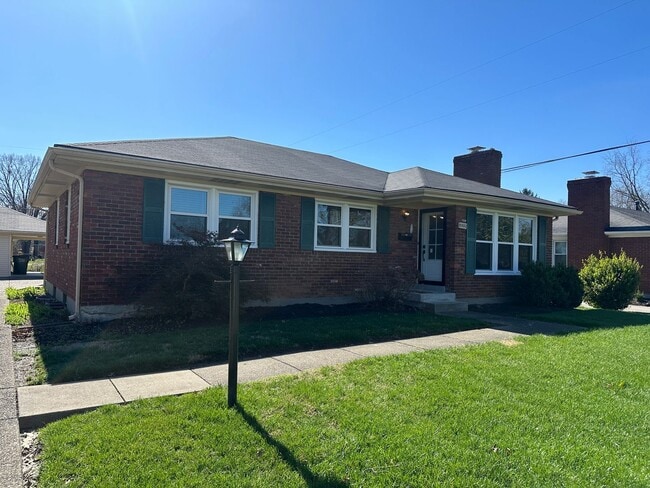 Building Photo - 3 bedroom/1.5 bath w/basement in Woodlawn Park. Available mid June