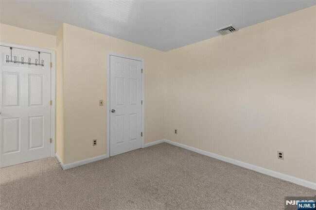 Building Photo - 146 Main St