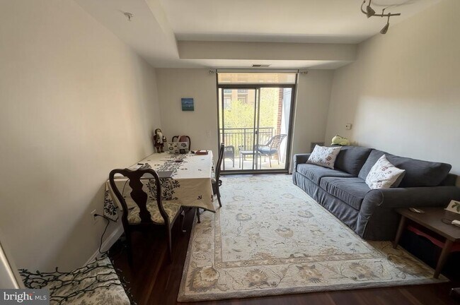 Building Photo - 525 N Fayette St