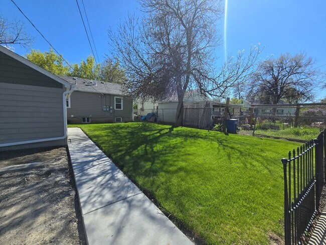 Building Photo - 725 1/2-641 1/2 Broadwater Ave
