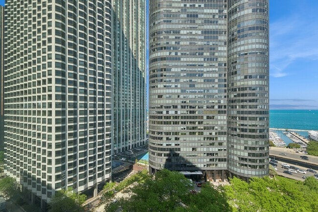 Building Photo - 400 E Randolph St
