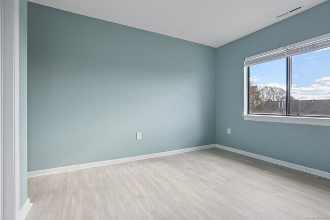 Building Photo - 335 Monticello Dr