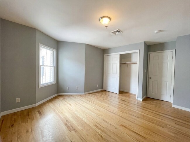 Building Photo - 420 6th St