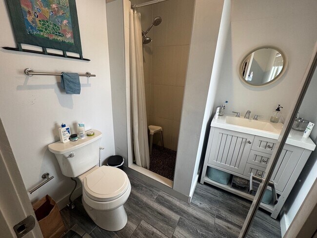 Building Photo - 9 Harding St