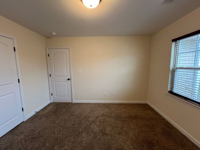 Building Photo - 310 Landon Ln