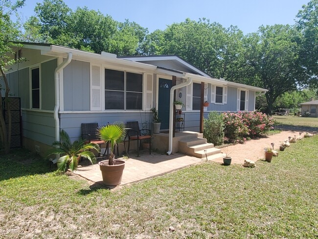 Building Photo - 1003 Bugg Ln