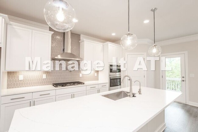 Building Photo - Brand new townhome in Chamblee
