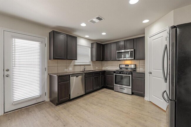 Building Photo - 18000 Malnati Dr