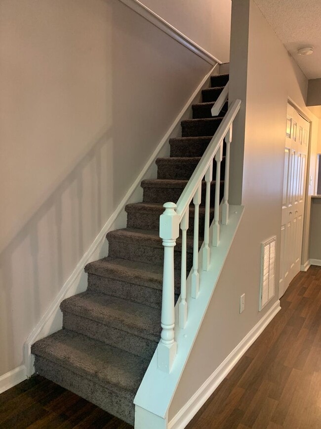 Building Photo - Trendy Renovated Raleigh Townhome In Ralei...