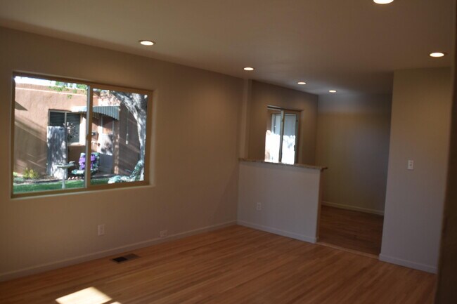 Building Photo - 204 Monroe St NE