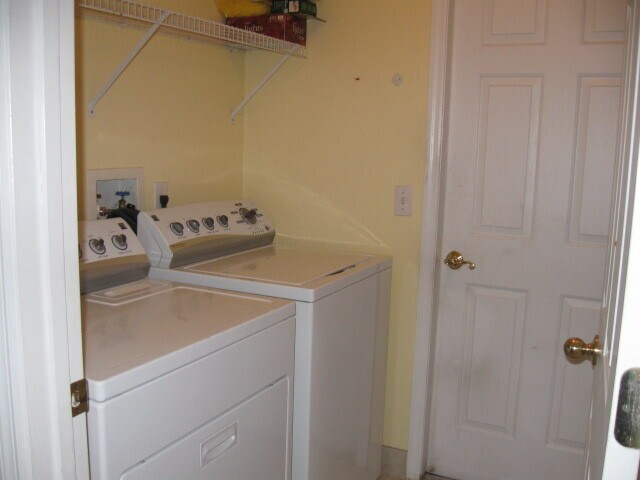 Building Photo - Beautiful 3/2 with a pool