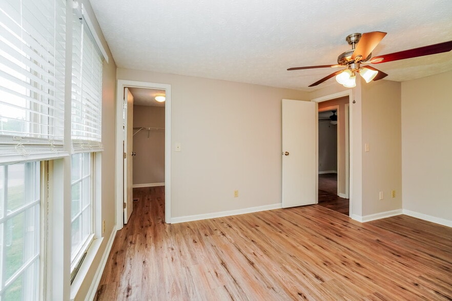 Building Photo - 4585 Marilyn St