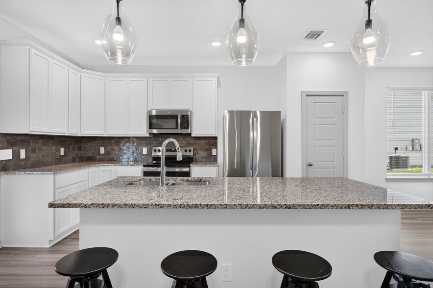 Building Photo - 6508 McGregor Loop