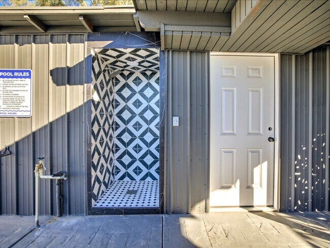 Building Photo - Beautiful & Spacious Home with Modern Upgrades & Community Amenities
