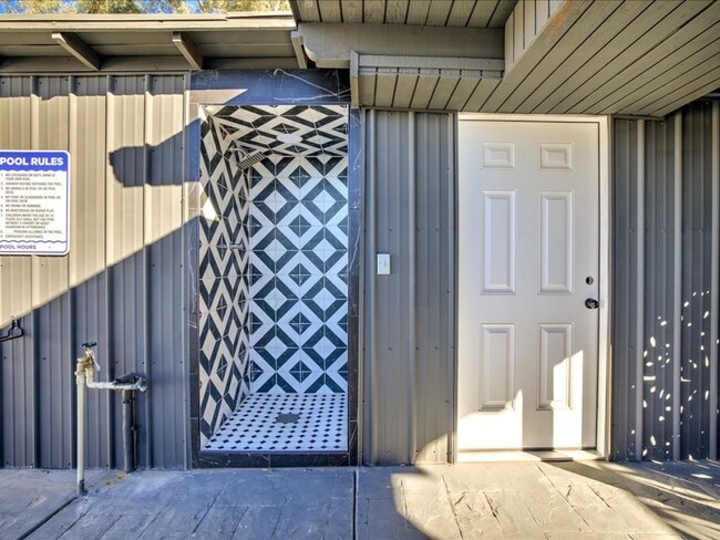 Building Photo - Cozy 2-Bedroom Home with Community Pool & Covered Parking