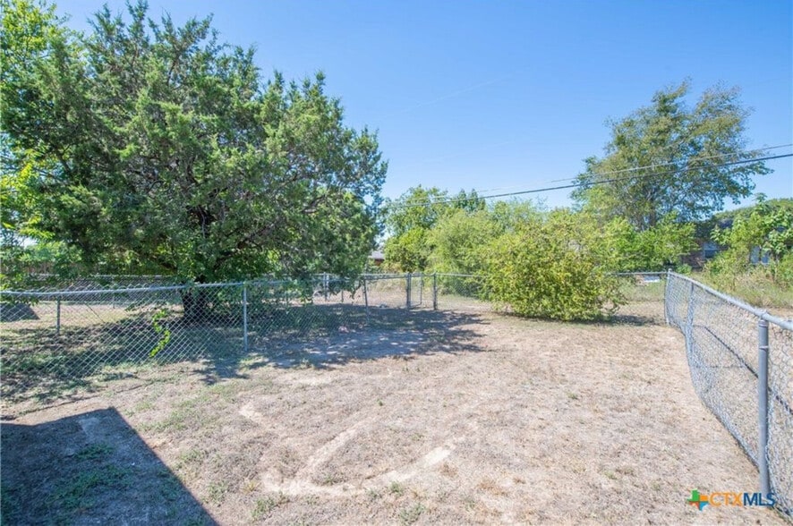 Building Photo - 1606 Aztec Trce